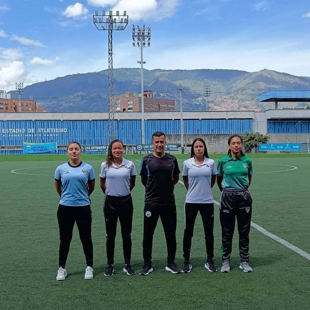Entrenamiento CAR Risaralda Arbitraje de Fútbol profesionales femenino